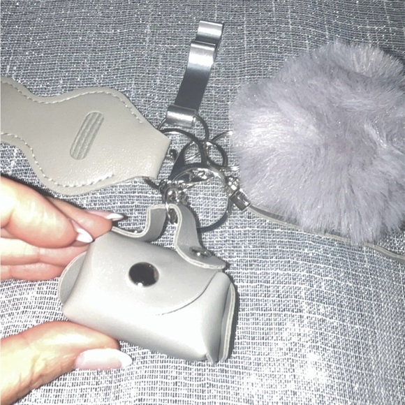 Fun Keychain with 5 Functional Convenient Chains BRAND NEW - Picture 4 of 4